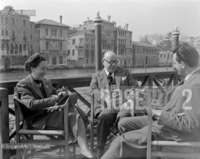 THE POLITICIAN ALBERTO GIOVANNINI WITH HIS DAUGHTER AMALIA MASINI AND THE LAWYER MARIO VALERI MANERA IN VENICE - 1949 © ARCHIVIO Graziano Arici/Rosebud2  / POLITICA / MINISTRO / AVVOCATO