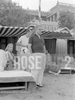THE SHIP BUILDER ARISTOTELIS ONASSIS AT VENICE LIDO BEACH - 1957 © ARCHIVIO Graziano Arici/Rosebud2  /  ECONOMIA / ARMATORE / SPIAGGIA