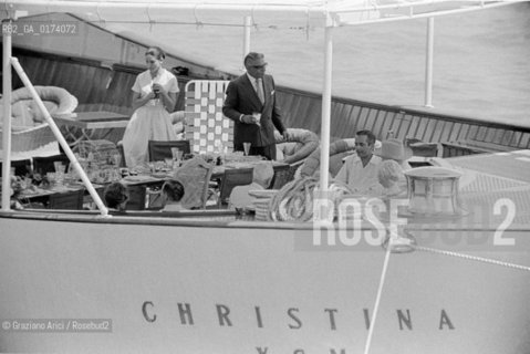 THE SHIP BUILDER ARISTOTELIS ONASSIS AND THE STATESMAN WINSTON CHURCHILL WITH HIS WIFE ON THE YACHT  CHRISTINA  IN VENICE - 1960 © ARCHIVIO Graziano Arici/Rosebud2  /  ECONOMIA / POLITICA / PANFILO / ARMATORE