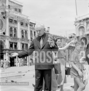 THE CONDUCTOR AND COMPOSER LEOPOLD STOKOWSKI IN VENICE - 1954 © ARCHIVIO Graziano Arici/Rosebud2  / MUSICA / MUSICA CLASSICA / DIRETTORE DORCHESTRA / COMPOSITORE / PIAZZA SAN MARCO