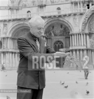 THE CONDUCTOR AND COMPOSER LEOPOLD STOKOWSKI IN VENICE - 1954 © ARCHIVIO Graziano Arici/Rosebud2  / MUSICA / MUSICA CLASSICA / DIRETTORE DORCHESTRA / COMPOSITORE / PIAZZA SAN MARCO