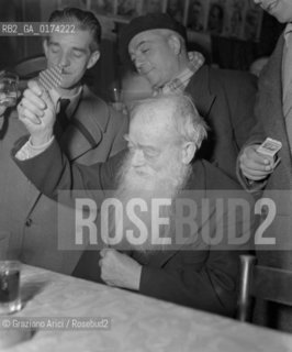THE PAINTER GIUSEPPE CHERUBINI - VENICE - 1959 - © ARCHIVIO Graziano Arici/Rosebud2  / ARTE / PITTORE / GIOCO CARTE