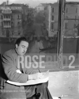 THE PAINTER GIUSEPPE SANTOMASO AT HOME IN VENICE - 1954 © ARCHIVIO Graziano Arici/Rosebud2  / ARTE / PITTORE