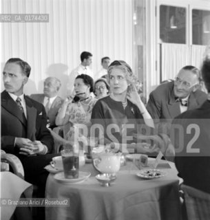 THE AMBASSADRESS LUCE CLAIRE BOOTHE AT VENICE LIDO -1961 © ARCHIVIO Graziano Arici/Rosebud2  / AMBASCIATORE / POLITICA