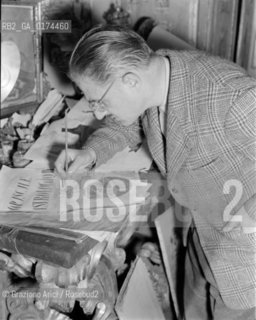 THE PRINCE OF COMMENE ( SPAIN ) IN PARIS  -1949 - © ARCHIVIO Graziano Arici/Rosebud2  / NOBILTA / PRINCIPE / NOBILE