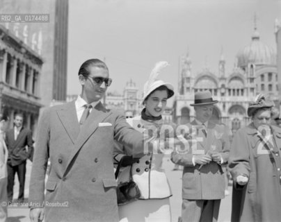 THE DAUGHTER OF FRANCISCO FRANCO, CARMENCITA , WITH HER HUSBAND THE MARQUIS OF VILLAVERDE DURING HONEYMOON IN VENICE - 1954 © ARCHIVIO Graziano Arici/Rosebud2  / MARCHESE / NOBILI