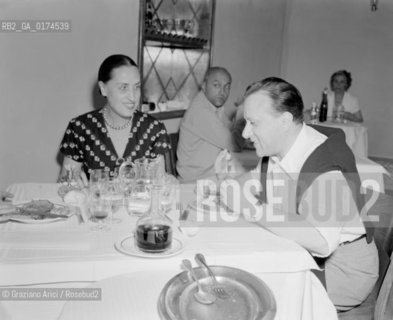 THE SCULPTOR FRANCESCO MESSINA WITH HIS WIFE - CORTINA  - 1951 - © ARCHIVIO Graziano Arici/Rosebud2  / ARTE / SCULTORE
