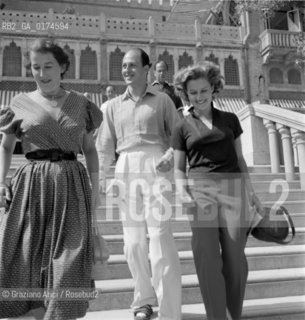 LORD COLLIN TENNANT WITH THE COUNTESS MARINA CICOGNA IN VENICE LIDO - 1954 - © ARCHIVIO Graziano Arici/Rosebud2  / NOBILTA / LORD / CONTE