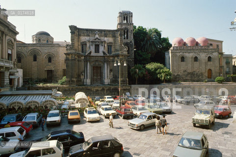 SICILIA  , PALERMO. : S.MARIA DELLAMMIRAGLIO O MARTORANA - © 2002 Graziano Arici/Rosebud2 / GEO / CHIESA / ARCHITETTURA NORMANNA / PIAZZA