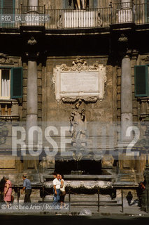 SICILIA  , PALERMO. : PIAZZA VIGLIENA ( QUATTRO CANTI ) - © 2002 Graziano Arici/Rosebud2 / GEO /