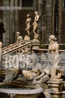 SICILIA  , PALERMO. : PIAZZA PRETORIA  E FONTANA - © 2002 Graziano Arici/Rosebud2 / GEO /