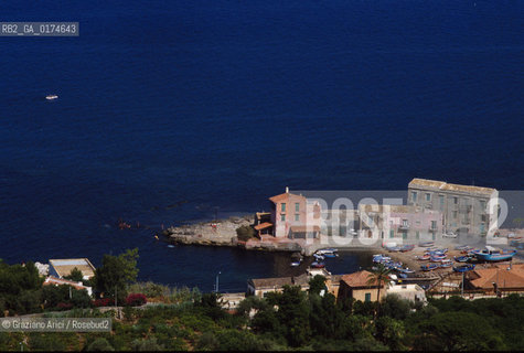 SICILIA  , (PALERMO). : S.FLAVIA A CAPO ZAFFERANO - © 2002 Graziano Arici/Rosebud2 / GEO / MARE / BARCA