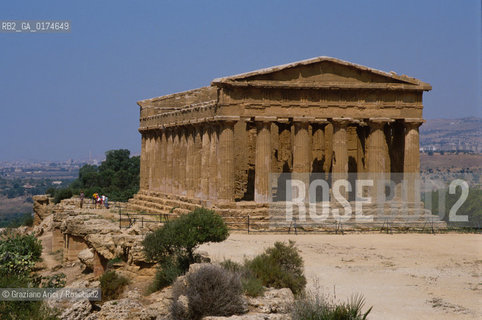 SICILIA  , AGRIGENTO . : TEMPIO DELLA CONCORDIA  - © 2002 Graziano Arici/Rosebud2 / GEO / ARCHITETTURA / DORICO / COLONNE / ARCHEO