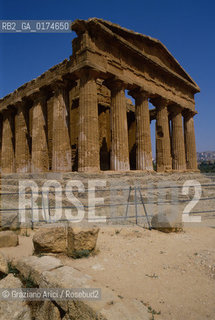 SICILIA  , AGRIGENTO . : TEMPIO DELLA CONCORDIA  - © 2002 Graziano Arici/Rosebud2 / GEO / ARCHITETTURA / DORICO / COLONNE / ARCHEO