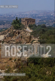 SICILIA  , AGRIGENTO . : TEMPIO DELLA CONCORDIA  - © 2002 Graziano Arici/Rosebud2 / GEO / ARCHITETTURA / DORICO / COLONNE / ARCHEO
