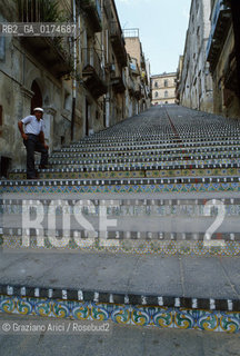 SICILIA  , ( CATANIA ) CALTAGIRONE  : LA SCALA DI S.MARIA AL MONTE  - © 2002 Graziano Arici/Rosebud2 / GEO /