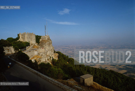 SICILIA  , ( TRAPANI ) ERICE  : PANORAMA  - © 2002 Graziano Arici/Rosebud2 / GEO /
