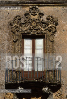 SICILIA  , ( TRAPANI ) ERICE  : FINESTRA    - © 2002 Graziano Arici/Rosebud2 / GEO /