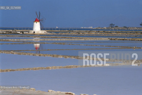 SICILIA  , ( TRAPANI ) MARSALA : LE SALINE    - © 2002 Graziano Arici/Rosebud2 / GEO / MULINO