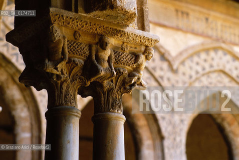 SICILIA  , (PALERMO) MONREALE : CHIOSTRO    - © 2002 Graziano Arici/Rosebud2 / GEO / ARCHITETTURA NORMANNA / CAPITELLO