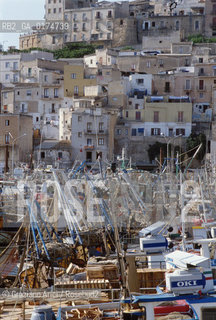 SICILIA  , (AGRIGENTO)  SCIACCA : IL PORTO  - © 2002 Graziano Arici/Rosebud2 / GEO / PESCA