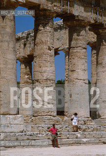 SICILIA  , (TRAPANI)  CALATAFIMI : IL TEMPIO DI SEGESTA   - © 2002 Graziano Arici/Rosebud2 / GEO / ARCHEO / DORICO / ARCHITETTURA / COLONNE