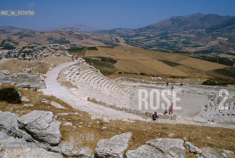 SICILIA  , (TRAPANI)  CALATAFIMI : IL TEATRO DI SEGESTA   - © 2002 Graziano Arici/Rosebud2 / GEO / ARCHEO /  ARCHITETTURA