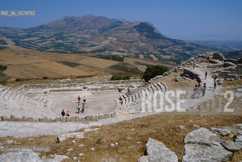 SICILIA  , (TRAPANI)  CALATAFIMI : IL TEATRO DI SEGESTA   - © 2002 Graziano Arici/Rosebud2 / GEO / ARCHEO /  ARCHITETTURA