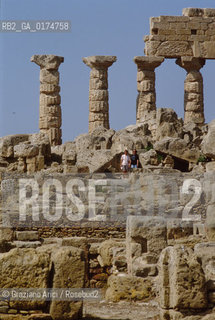 SICILIA  , (TRAPANI)  CASTELVETRANO : IL SITO ARCHEOLOGICO DI SELINUNTE   - © 2002 Graziano Arici/Rosebud2 / GEO / ARCHEO /  ARCHITETTURA / DORICO / COLONNE