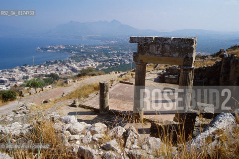 SICILIA  , (PALERMO)  SOLUNTO :  ZONA ARCHEOLOGICA  - © 2002 Graziano Arici/Rosebud2 / GEO /