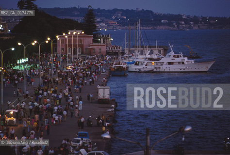 SICILIA  , SIRACUSA : LUNGOMARE ALFEO  - © 2002 Graziano Arici/Rosebud2 / GEO /