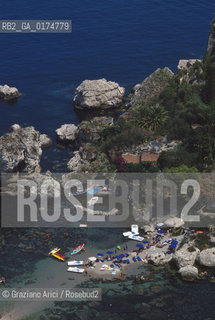 SICILIA  , (MESSINA) TAORMINA : SPIAGGIA SULLISOLA BELLA  - © 2002 Graziano Arici/Rosebud2 / GEO