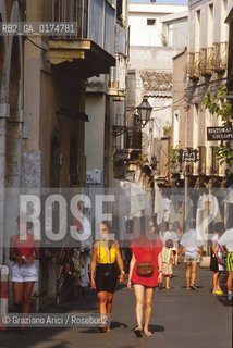 SICILIA  , (MESSINA) TAORMINA : CORSO UMBERTO  - © 2002 Graziano Arici/Rosebud2 / GEO