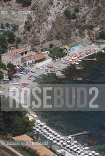 SICILIA  , (MESSINA) TAORMINA : SPIAGGIA  - © 2002 Graziano Arici/Rosebud2 / GEO
