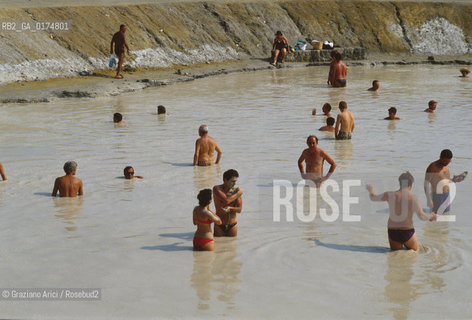 SICILIA  , ( ARCIPELAGO DELLE ISOLE EOLIE) ISOLA DI VULCANO : SORGENTI DI ACQUA SULFUREA  - © 2002 Graziano Arici/Rosebud2 / GEO / MARE