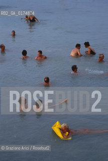 SICILIA  , ( ARCIPELAGO DELLE ISOLE EOLIE) ISOLA DI VULCANO : SORGENTI DI ACQUA SULFUREA  - © 2002 Graziano Arici/Rosebud2 / GEO / MARE