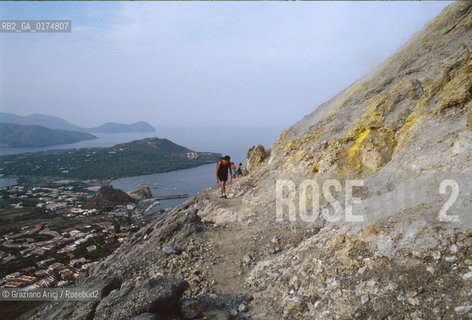SICILIA  , ( ARCIPELAGO DELLE ISOLE EOLIE) ISOLA DI VULCANO : IL CRATERE  - © 2002 Graziano Arici/Rosebud2 / GEO / MARE