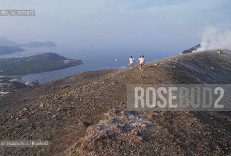 SICILIA  , ( ARCIPELAGO DELLE ISOLE EOLIE) ISOLA DI VULCANO : IL CRATERE  - © 2002 Graziano Arici/Rosebud2 / GEO / MARE