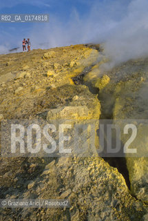SICILIA  , ( ARCIPELAGO DELLE ISOLE EOLIE) ISOLA DI VULCANO : IL CRATERE  - © 2002 Graziano Arici/Rosebud2 / GEO / MARE