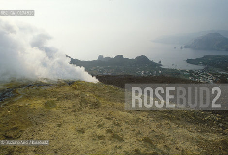 SICILIA  , ( ARCIPELAGO DELLE ISOLE EOLIE) ISOLA DI VULCANO : IL CRATERE  - © 2002 Graziano Arici/Rosebud2 / GEO / MARE