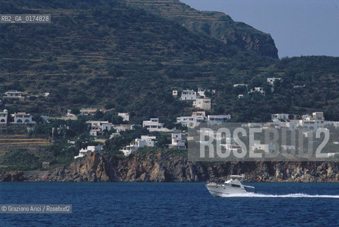 SICILIA  , ( ARCIPELAGO DELLE ISOLE EOLIE) ISOLA DI PANAREA  - © 2002 Graziano Arici/Rosebud2 / GEO / MARE