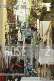 SICILIA  , ( ARCIPELAGO DELLE ISOLE EOLIE) ISOLA DI LIPARI : CITTA VECCHIA  - © 2002 Graziano Arici/Rosebud2 / GEO / MARE