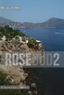 SICILIA  , ( ARCIPELAGO DELLE ISOLE EOLIE) ISOLA DI LIPARI : PORTICCIOLO  - © 2002 Graziano Arici/Rosebud2 / GEO / MARE
