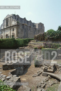 SICILIA  , ( ARCIPELAGO DELLE ISOLE EOLIE) ISOLA DI LIPARI : SCAVI ARCHEOLOGICI  - © 2002 Graziano Arici/Rosebud2 / GEO / MARE