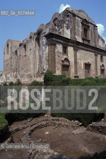 SICILIA  , ( ARCIPELAGO DELLE ISOLE EOLIE) ISOLA DI LIPARI : DUOMO E SCAVI ARCHEOLOGICI  - © 2002 Graziano Arici/Rosebud2 / GEO / MARE