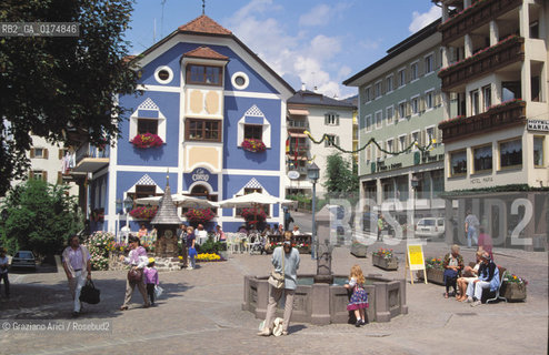 ALTO ADIGE (SUDTIROL), BOLZANO, ORTISEI  (ST.ULRICH) : LA PIAZZA  :   - © 2002 Graziano Arici/Rosebud2 / GEO
