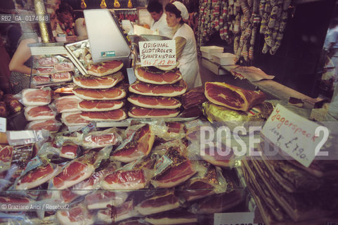 ALTO ADIGE (SUDTIROL), BOLZANO  : GASTRONOMIA - © 2002 Graziano Arici/Rosebud2 / GEO / MERCATO / SPECK