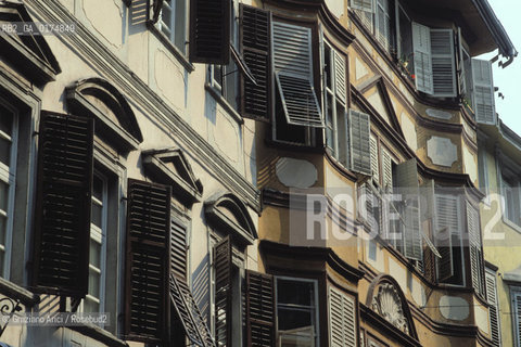 ALTO ADIGE (SUDTIROL), BOLZANO  : CASE IN VIA MUSEO - © 2002 Graziano Arici/Rosebud2 / GEO