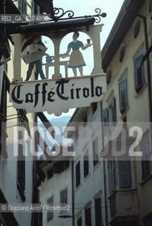 ALTO ADIGE (SUDTIROL), BOLZANO  : INSEGNA DI RISTORANTE - © 2002 Graziano Arici/Rosebud2 / GEO / GASTRONOMIA