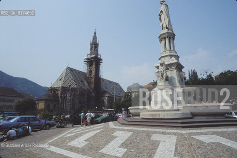 ALTO ADIGE (SUDTIROL), BOLZANO  : PIAZZA WALTER - © 2002 Graziano Arici/Rosebud2 / GEO / DANTE